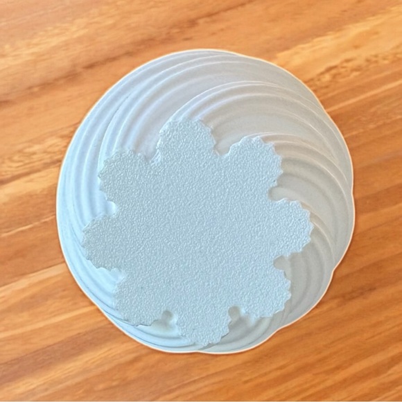 3D Printed Sculptural White Vase – Lightweight Modern Home Decor - Picture 3 of 7